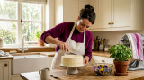 How to achieve a natural, elegant floral cake look